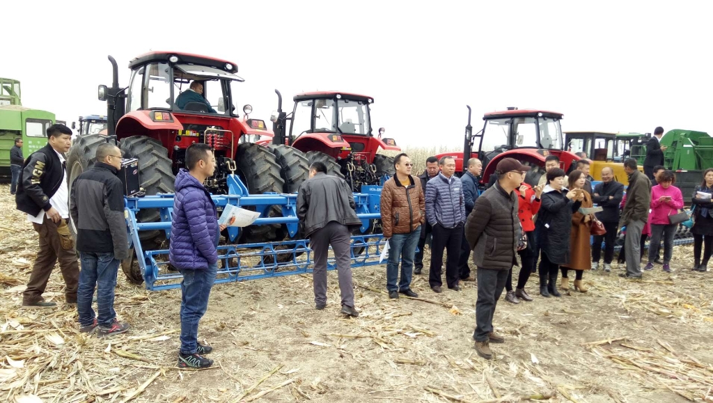 必发888国三大型拖沓机在黑龙江省深松深耕现场演示会上大放异彩